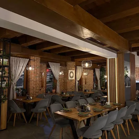 семеен лазур Хотел