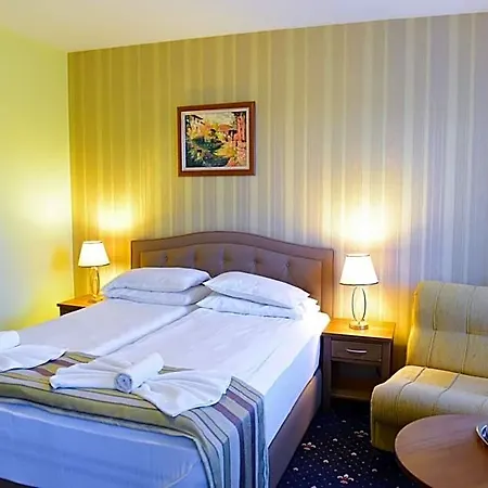 Hotell Family Lazur 3*