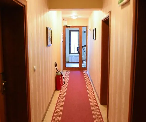 拉祖尔家庭酒店