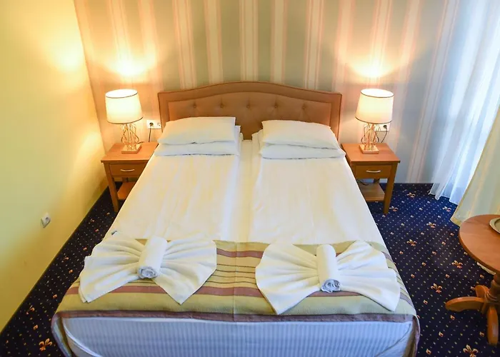 拉祖尔家庭酒店