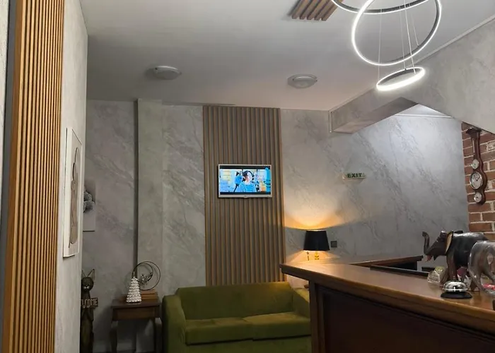 拉祖尔家庭酒店 3*